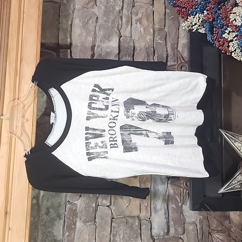 NEW YORK 78 3/4 SLEEVE TOP SZ L